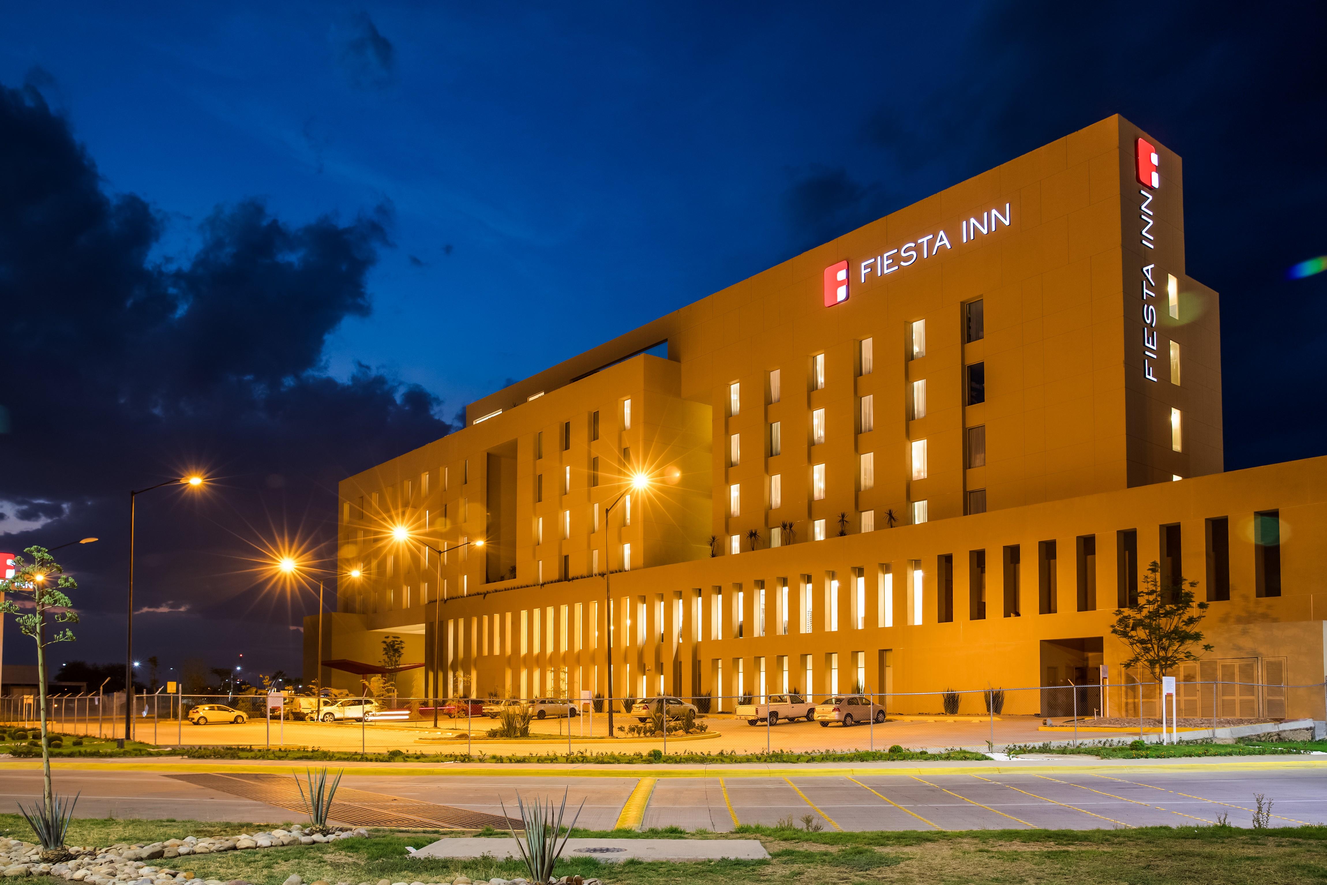 Fiesta Inn Silao Puerto Interior Exterior photo